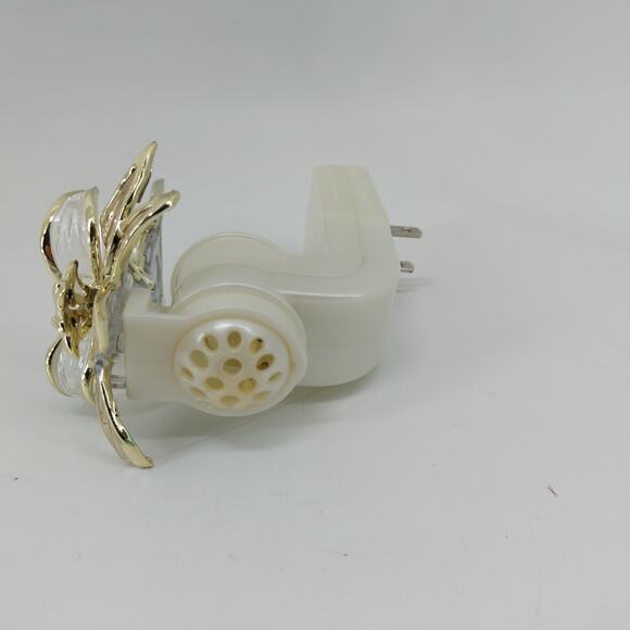 Bath & Body Works Lily Wallflower Fragrance Diffuser Plug - Picture 8 of 12